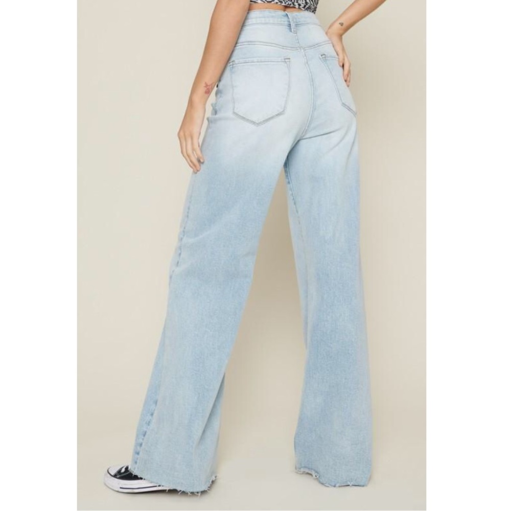 Light wash high rise wide leg 90’s style jeans